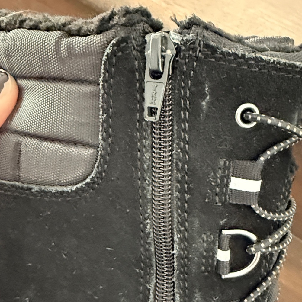 Lands’ End Black and Gray Winter Boots - Picture 8 of 8